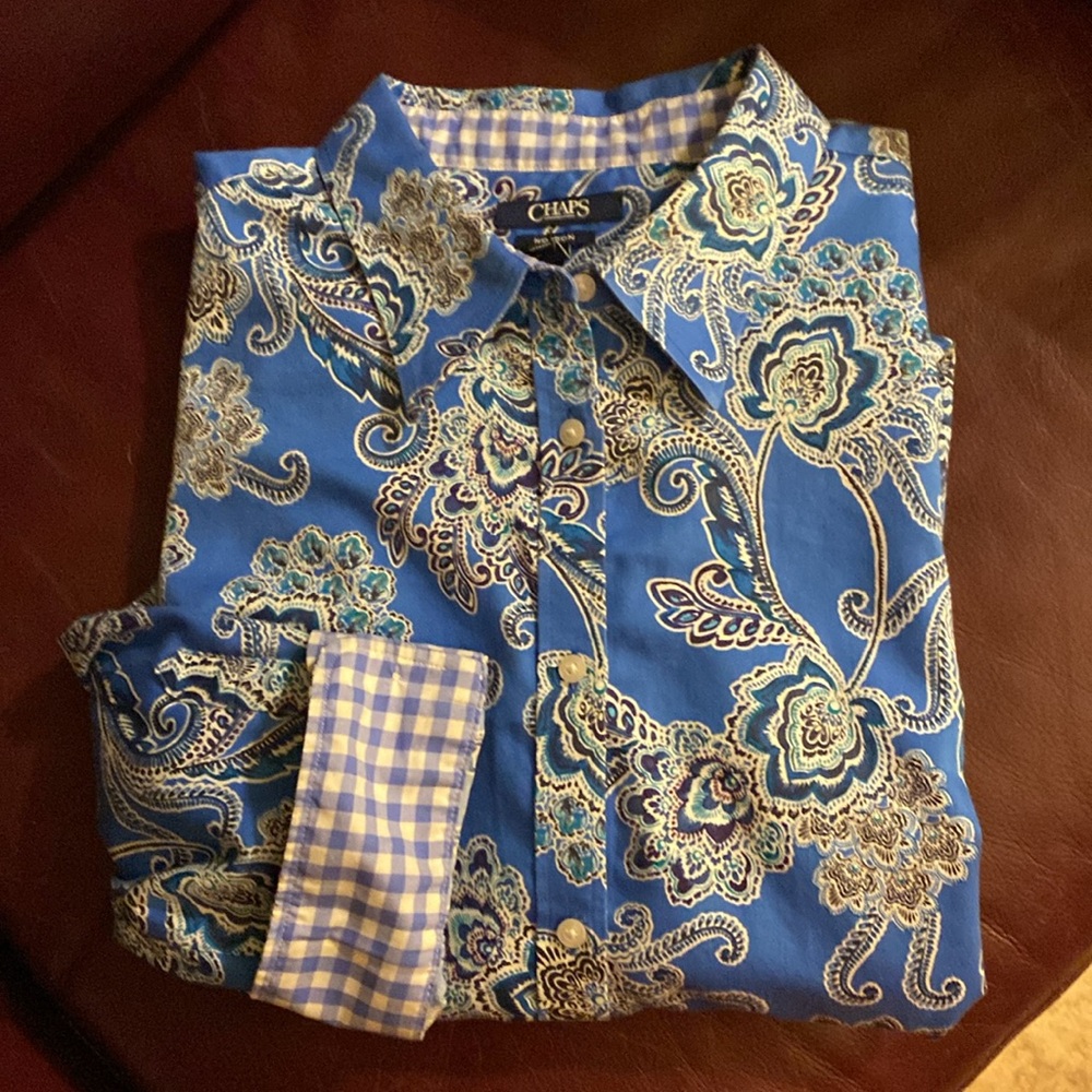 Chaps 100% cotton NO IRON button up, lg sleeve shirt. Contrasting cuffs. Size 2X
